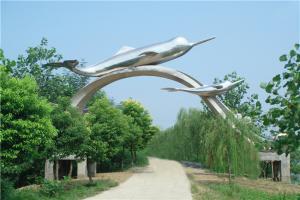 “豚類樂園”雕塑