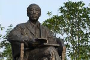 柯靈銅像