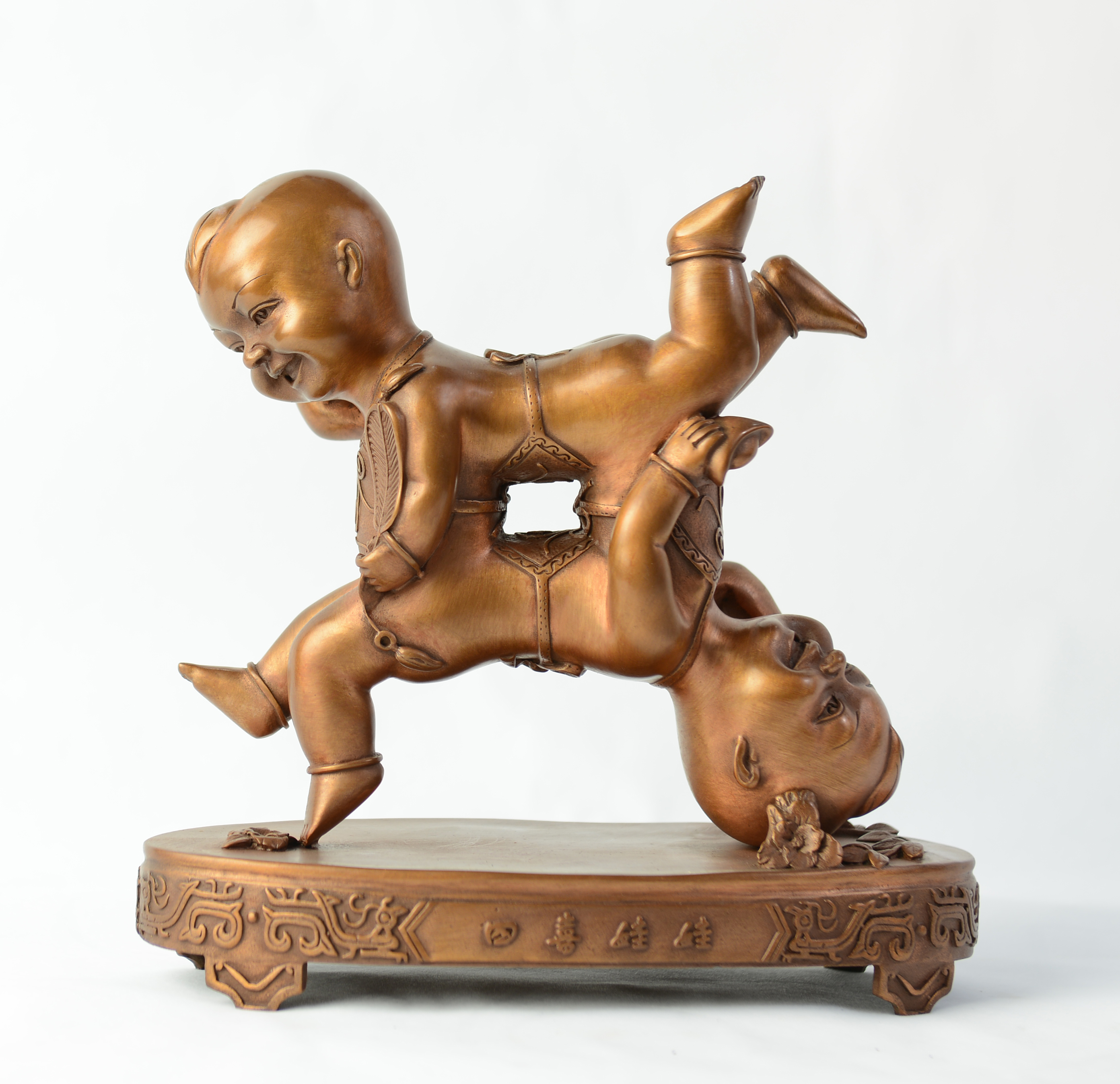 新九鼎銅藝美術(shù)館三號展廳——銅工藝品：四喜銅娃