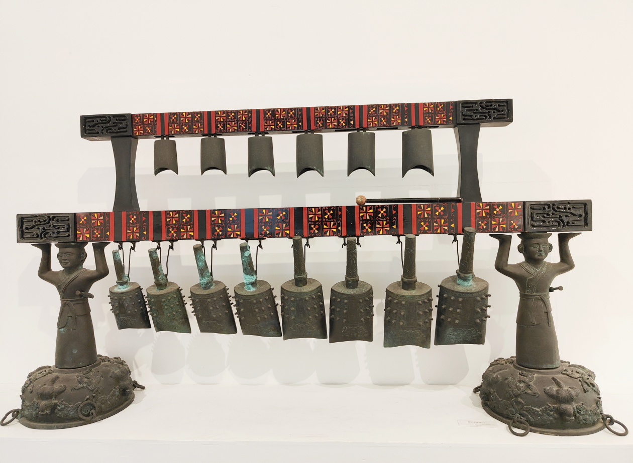 新九鼎銅藝美術館二號展廳——仿青銅器：曾侯乙編鐘