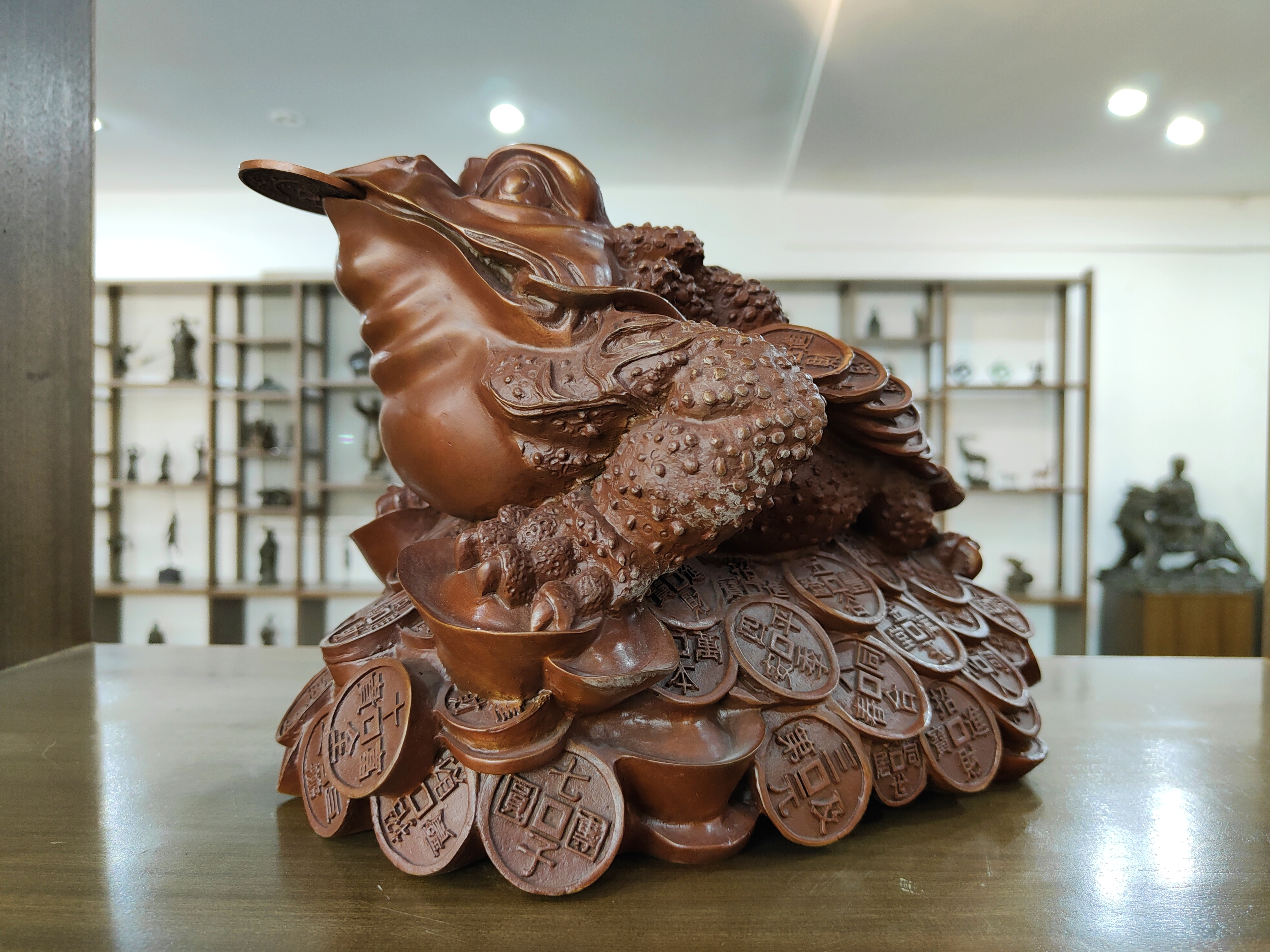 新九鼎銅藝美術館三號展廳——銅工藝品：金錢蟾