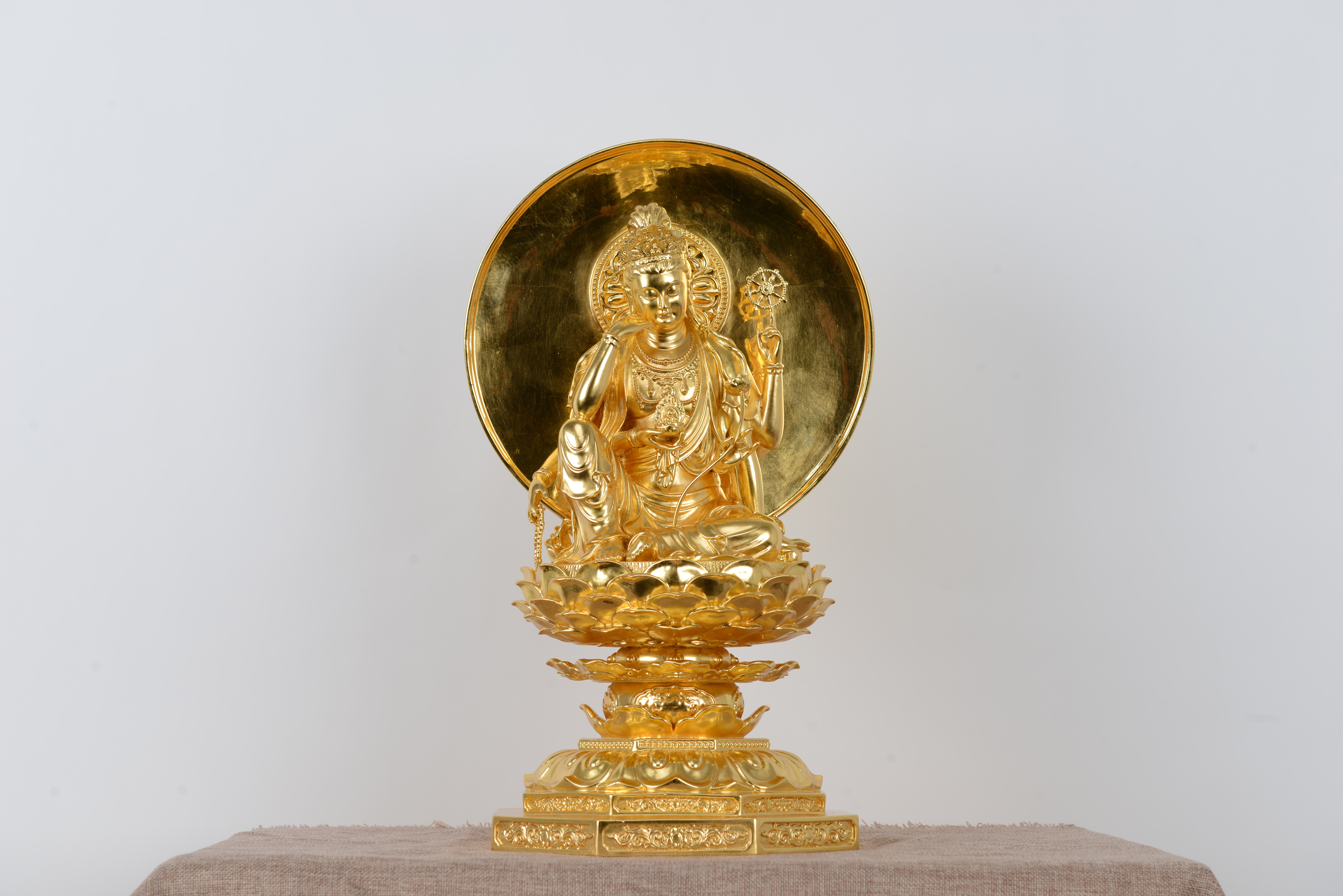 新九鼎銅藝美術館一號展廳——佛像類：如意輪觀音